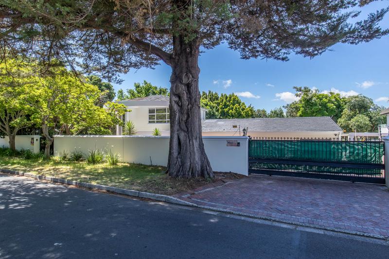 To Let 4 Bedroom Property for Rent in Constantia Western Cape